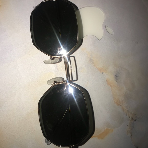 Geometric Sunglasses - Picture 2 of 3